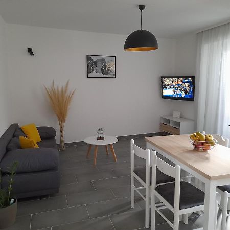 Apartament Apartman Mihaela Rab Town Zewnętrze zdjęcie